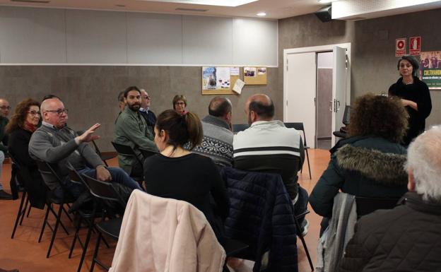 Olmedo reúne a vecinos y expertos para reflexionar sobre crisis energética, cultura rural y cocina