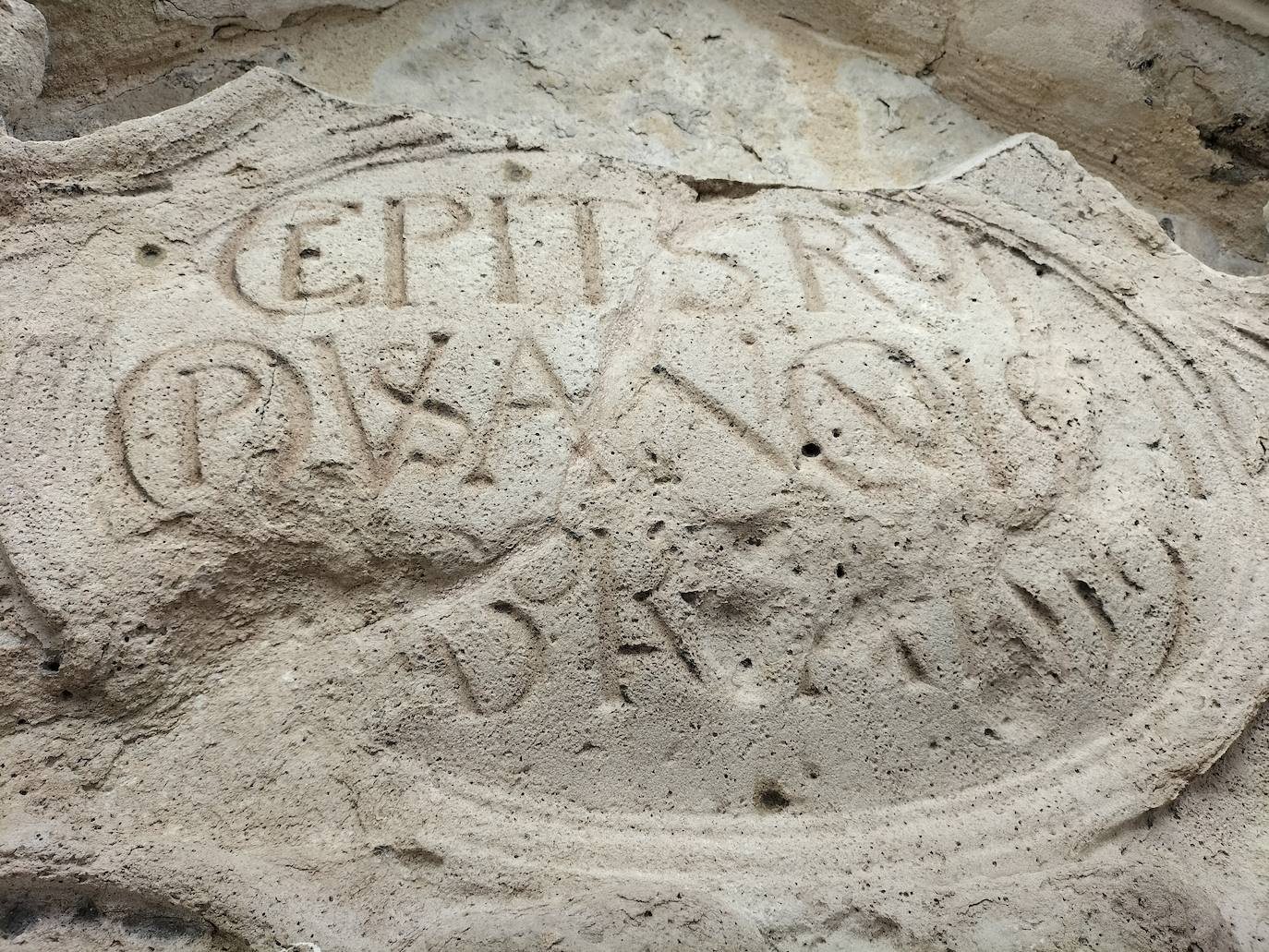 La fachada renacentista de la Iglesia del Salvador de Valladolid, al detalle