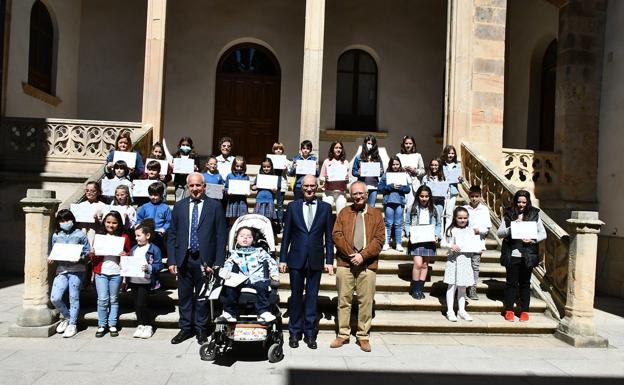 Una treintena de escolares salmantinos recibe los premios del XX Concurso de Dibujo 'Venancio Blanco'