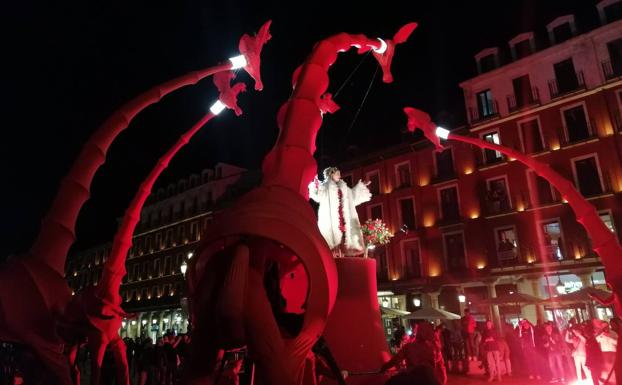 Jirafas, selfies y primeras carcajadas en el Teatro de Calle de Valladolid