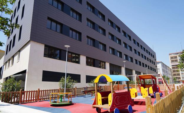 Una encuesta revela que el 83% de los inquilinos del 'Victoria Adrados' están satisfechos de sus servicios