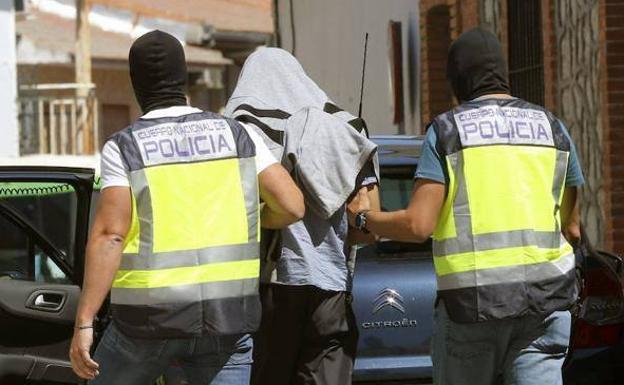 Detenido por violar a una mujer y obligarla a prostituirse sin cobrar en la carretera de Renedo
