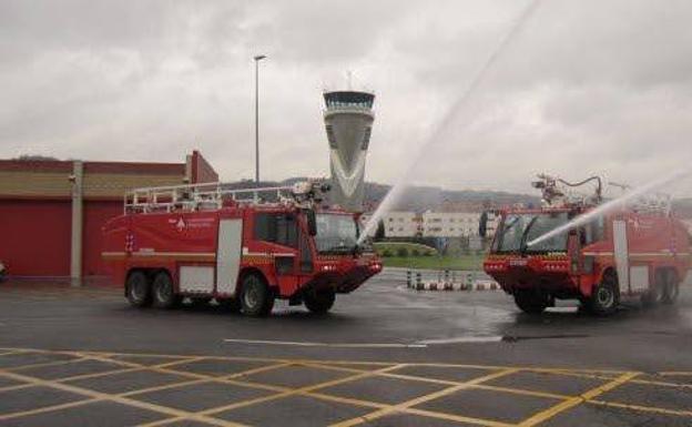 Una tablet mal apagada causa una alarma de incendio en un avión recién aterrizado en Bilbao