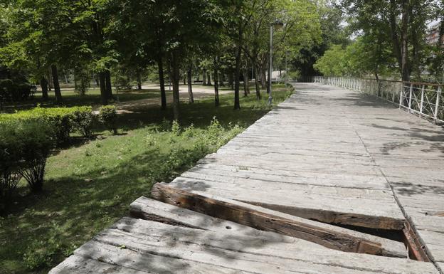 El camino de traviesas de Isla Dos Aguas se sustituirá por un recorrido de tierra compactada