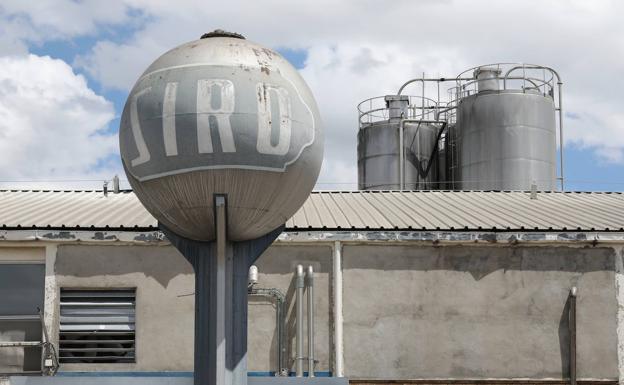 Siro culpa a los altos sueldos y al absentismo del cierre de la galletera de Venta de Baños