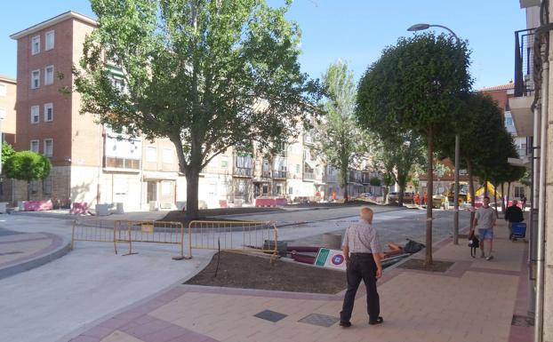 La calle Falla muestra el espacio peatonal de la nueva plazoleta del Cuatro de Marzo