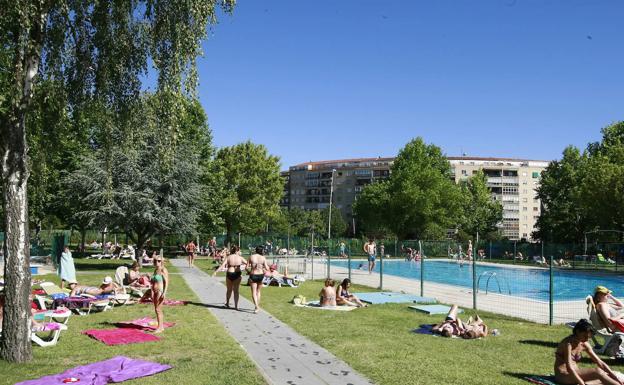 La temporada de piscinas de verano arranca el 11 de junio con las del Helmántico dentro del abono