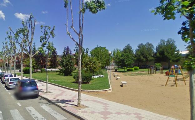 El Ayuntamiento ampliará la zona de juegos infantiles del parque Tomás Bretón en Puente Ladrillo