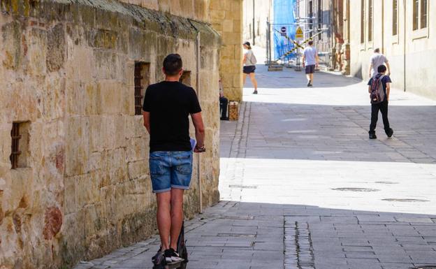 Herido el conductor de un patinete al colisionar con un vehículo en Salamanca