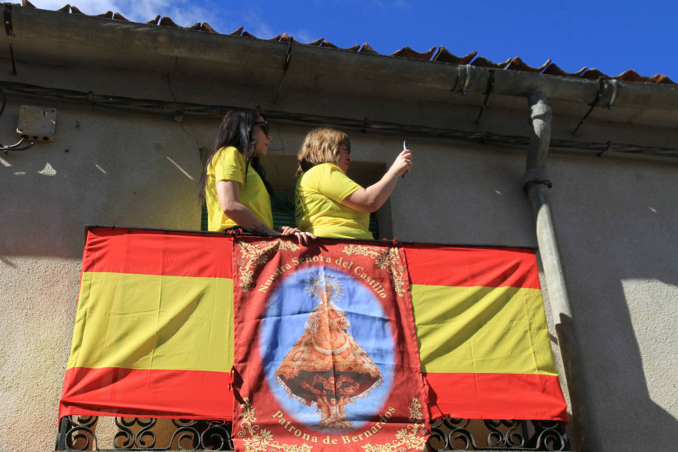 Estallido de fervor en la Subida de la Virgen del Castillo en Bernardos (1)