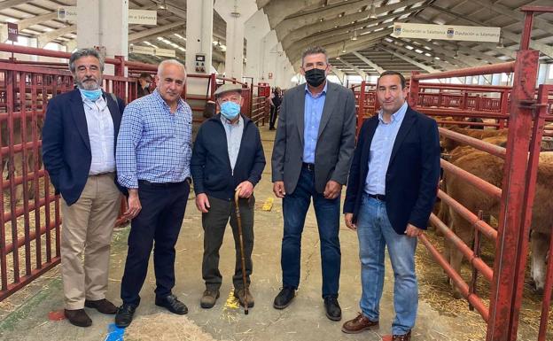 El delegado de la Junta destaca la importancia del Mercado de Ganados para el sector del vacuno