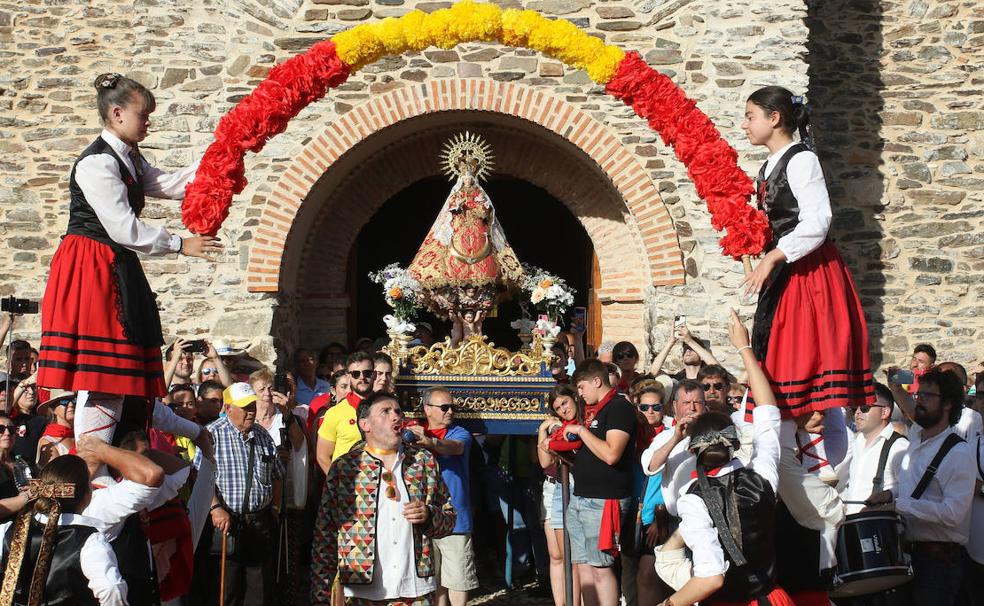 Nuevo récord en Bernardos: 20 horas de procesión de la Virgen del Castillo