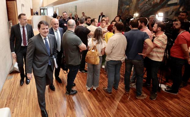 Mañueco mediará entre las partes para buscar una salida viable a Siro