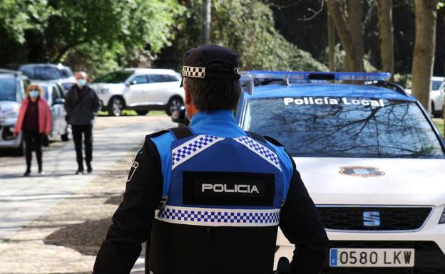 Pillados tres jóvenes en Segovia tras coger un nido con un polluelo de jilguero