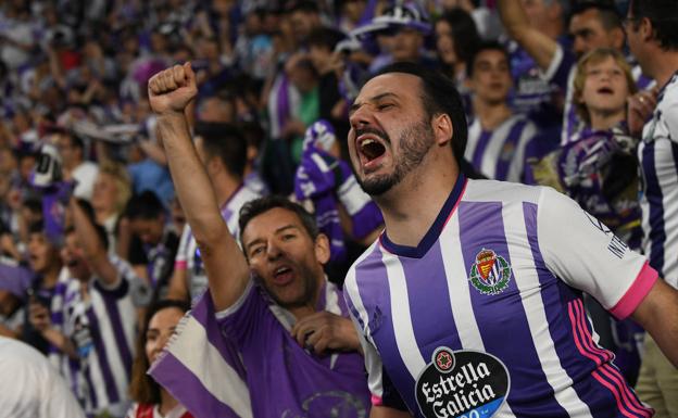 El inmovilismo con el escudo se impone al cambio entre los peñistas del Real Valladolid