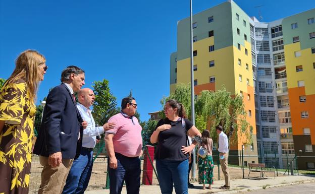 El Ayuntamiento mejora juegos infantiles e infraestructuras deportivas del barrio San José