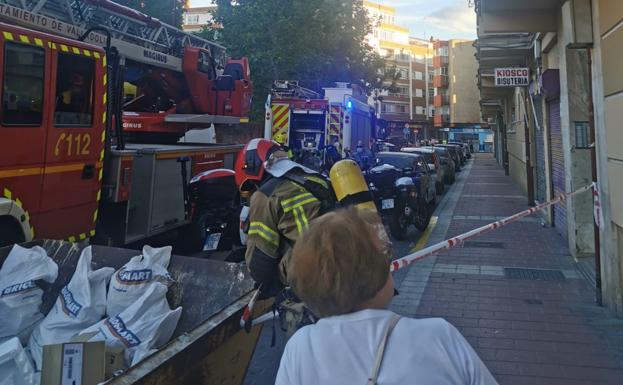 Detenido el vecino de la calle Pato tras provocar tres incendios en una semana en su casa