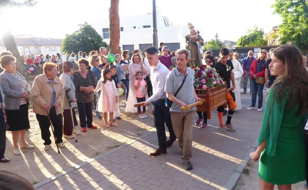 Tres reyes y tres reinas para San Antonio en Palazuelos de Eresma