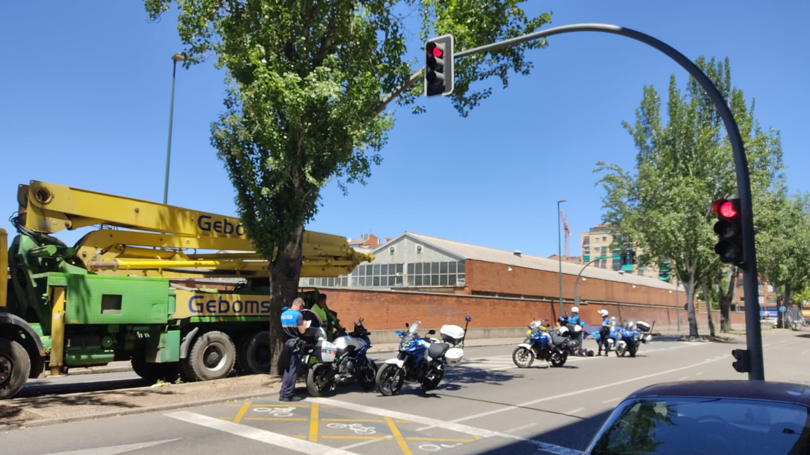 Un camión atropella a un motorista en Paseo Farnesio