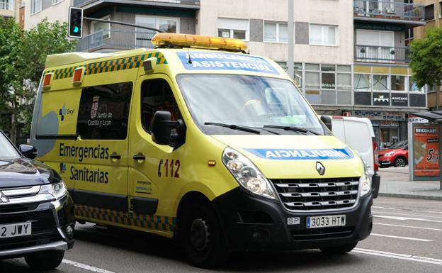 Dos heridos por cortes con botellas de cristal tras una pelea grupal de madrugada en Salamanca