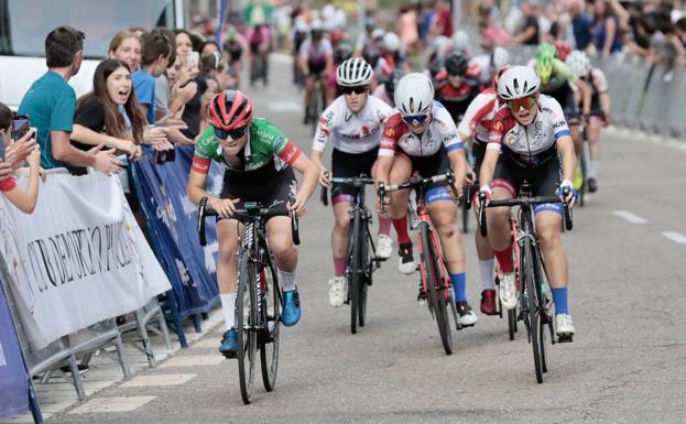 Lucía Ruiz y Paula Ostiz se muestran imparables en el III Trofeo Rosa Bravo