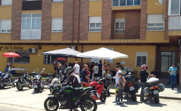 La octava quedada motera de Pedrajas reunió a 200 aficionados