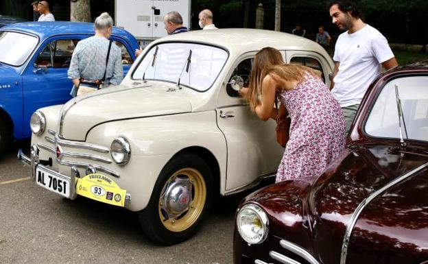 Guardianes de los modelos clásicos de Renault en tiempos de coches eléctricos