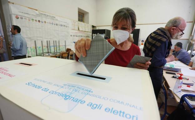 El centro derecha coge impulso en las municipales italianas