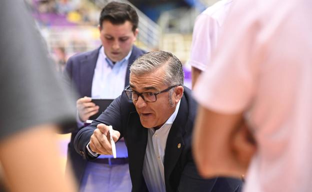 Paco García seguirá a los mandos del Real Valladolid Baloncesto la próxima temporada