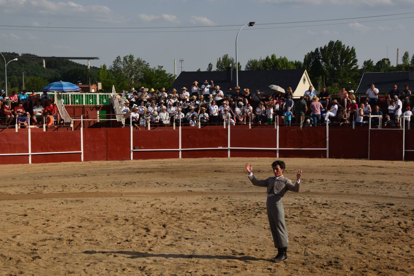 Guardo disfruta de un festivo cartel taurino