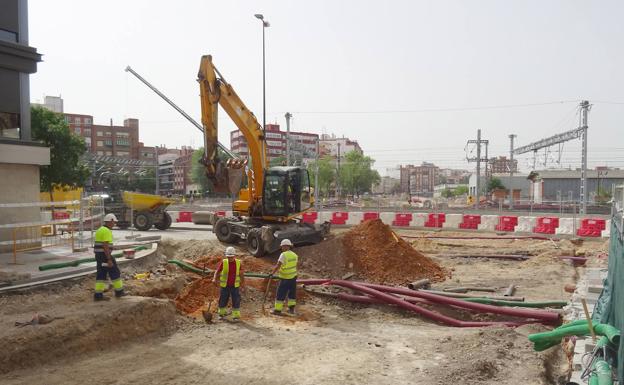 Una tubería de gas retrasa el cierre de los vados de Panaderos y Loza