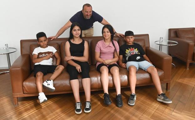 Los jóvenes de Pajarillos llevan el fútbol al Teatro Calderón