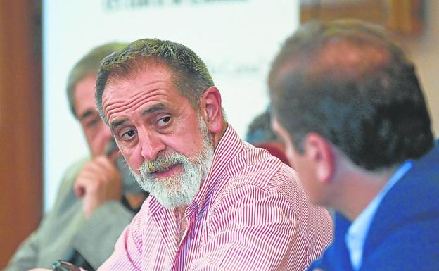 El periodista Óscar Beltrán de Otálora, en el Aula de Cultura de El Norte