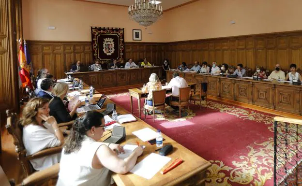 El pleno de Palencia rechaza las mociones de Vox sobre movilidad y la utilización de La Balastera