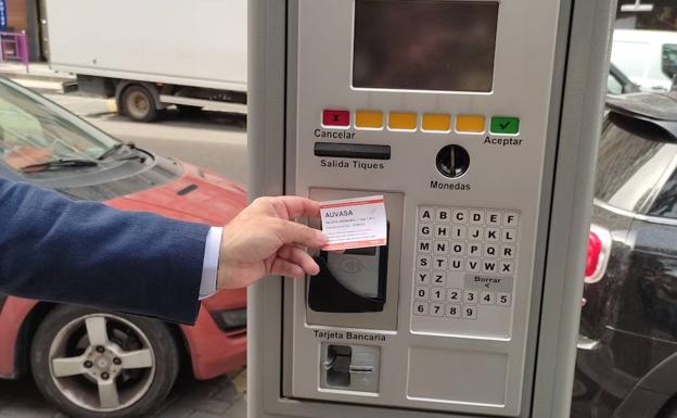 Los 352 parquímetros en zona ORA ya expiden el billete sencillo de Auvasa