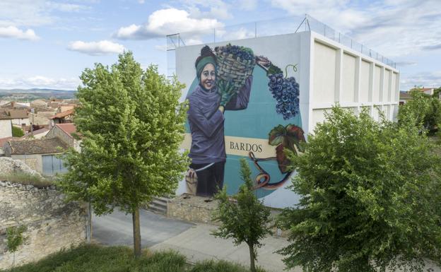 Un mural reivindica el empoderamiento de la mujer en el medio rural