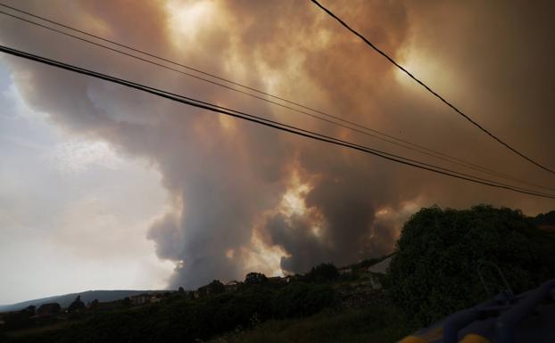 «Nos han dicho que en Ferreras de Arriba el fuego ha quedado a 50 metros de las casas»