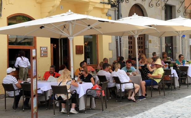 Bares y restaurantes perciben una contención del gasto en primavera