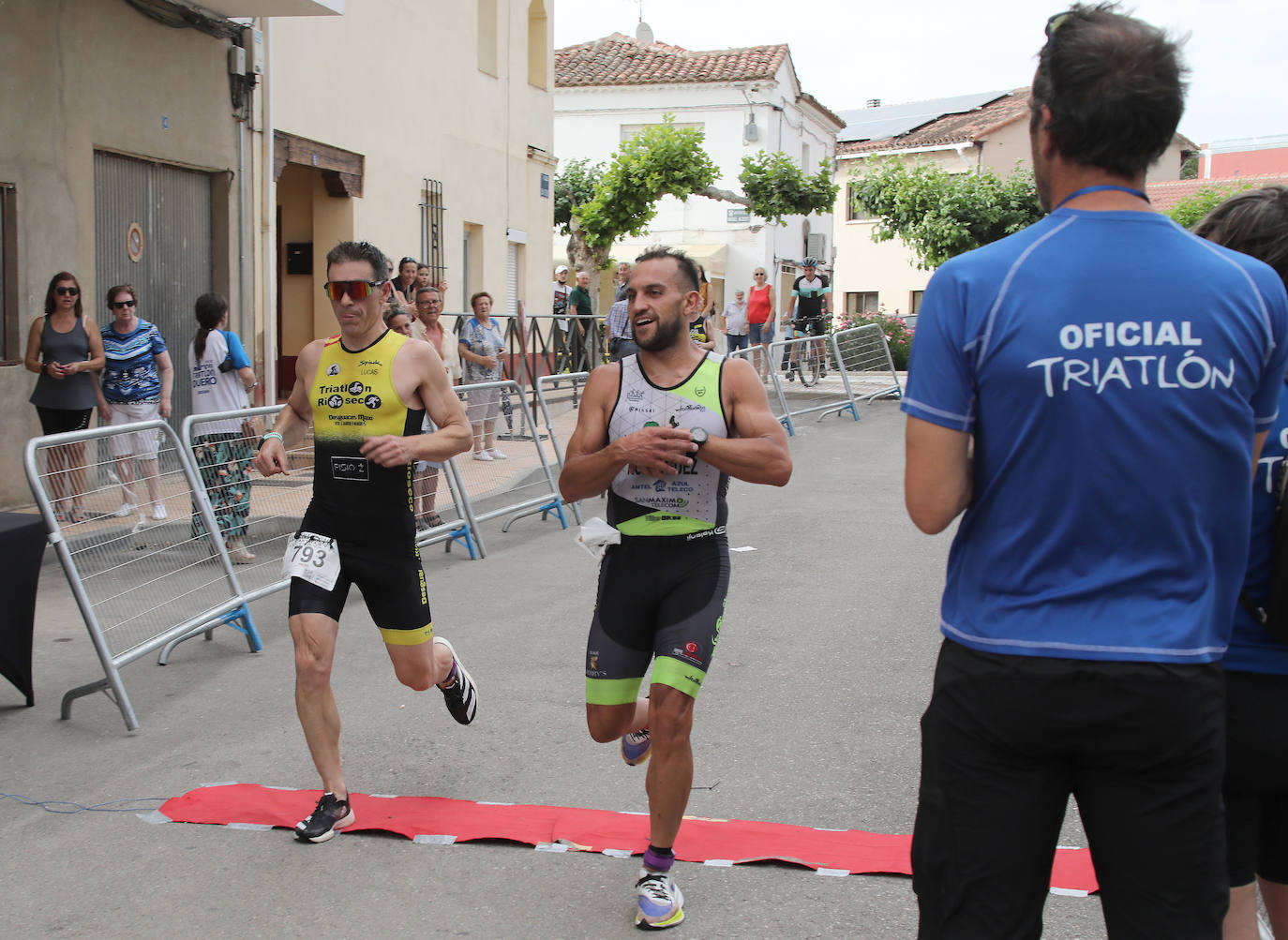 Marc Rodríguez y Azucena García se imponen en el Triatlón de Dueñas