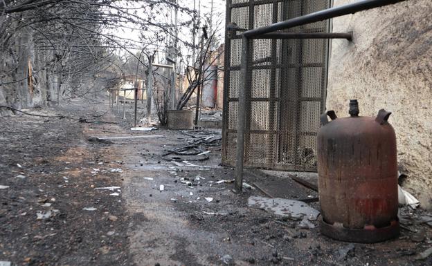 Bombero forestal de Valladolid: «A veces el fuego suena más que el propio helicóptero que tienes encima»