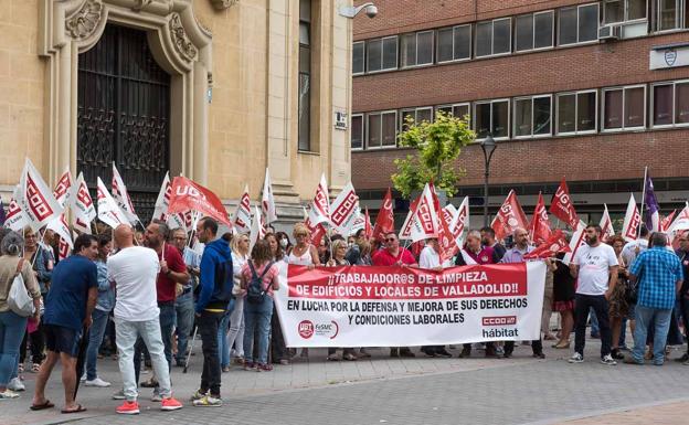 El sector de limpieza se moviliza para desbloquear el convenio que afecta a más de 4.000 personas