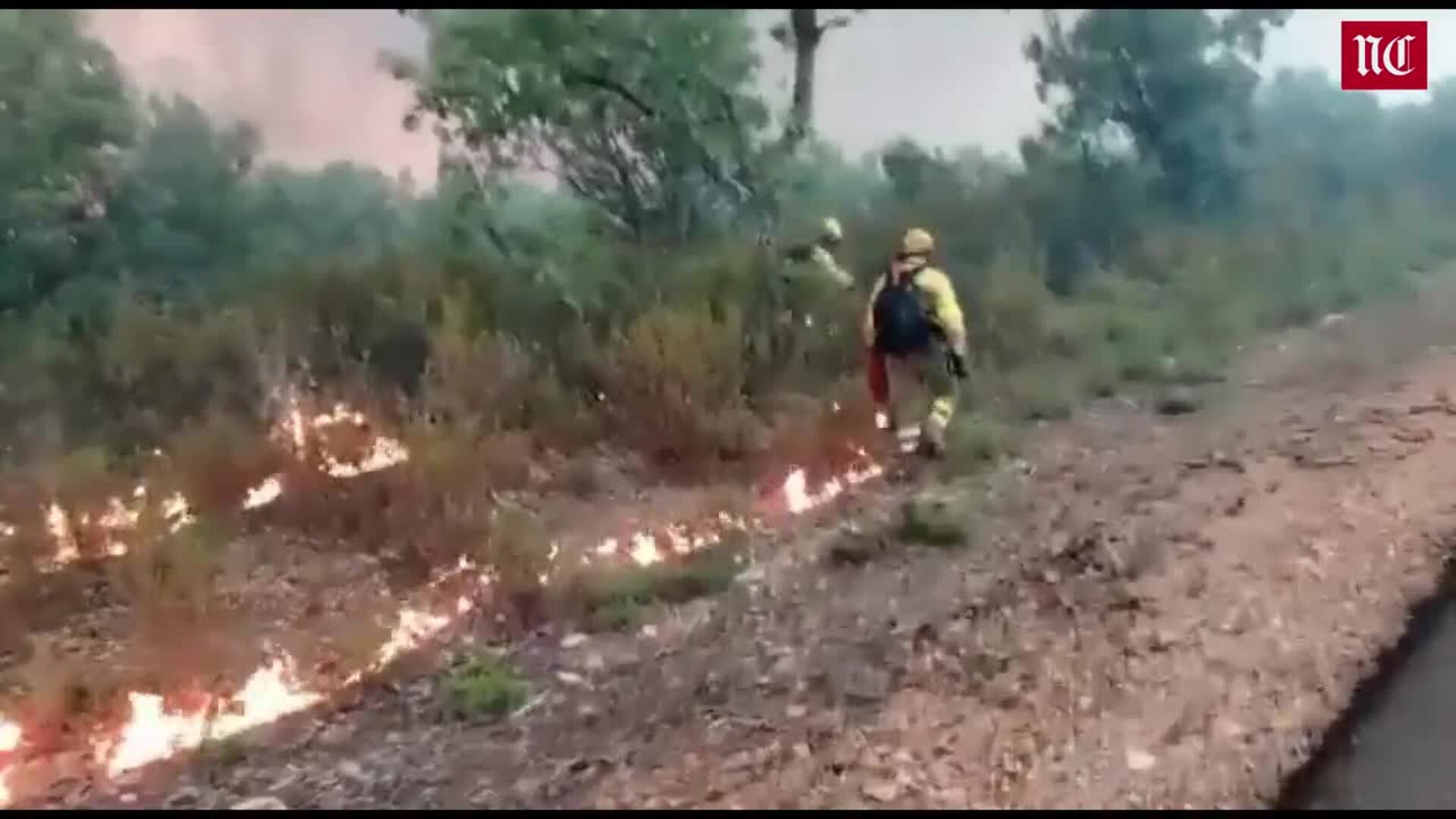 Así se provocan pequeños fuegos para frenar un gran incendio