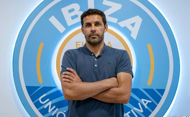 Javier Baraja, en su presentación como entrenador del Ibiza.  /FOTO: UD IBIZA
