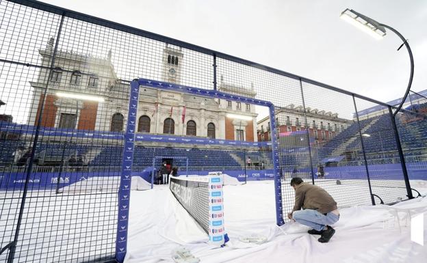 La lluvia quiso también entrar en juego en la Plaza Mayor