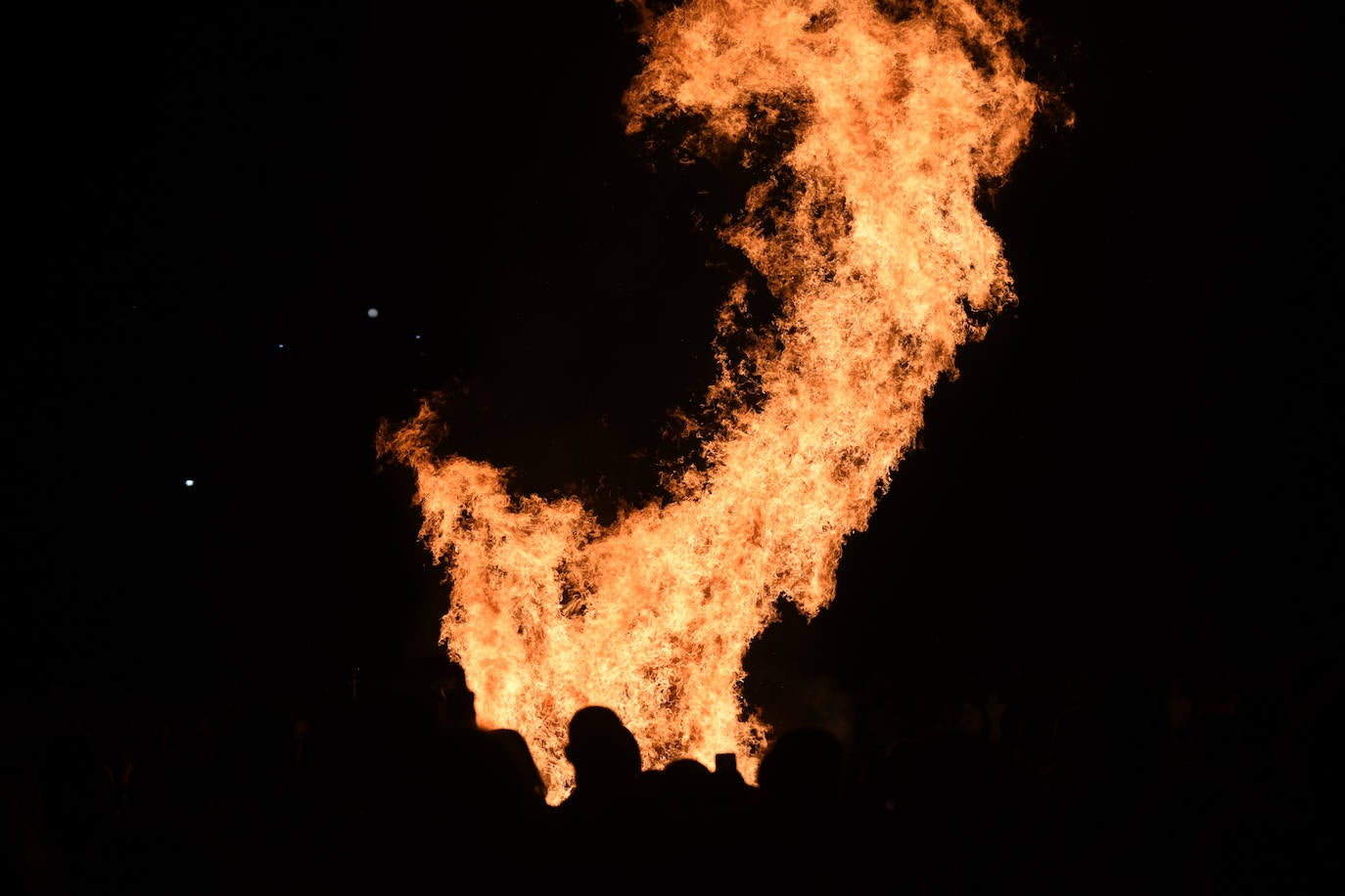 Valladolid disfruta de la hoguera de San Juan en Las Moreras