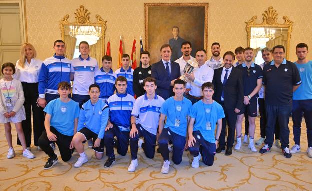 Unionistas FS celebra en el Ayuntamiento de Salamanca su ascenso a Segunda B