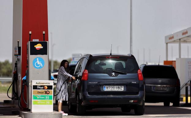 El combustible sigue por las nubes y deja sin efecto el descuento: compara los precios entre gasolineras