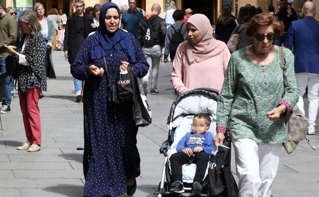 Segovia pierde 244 vecinos en un año pese al colchón de una inmigración estancada