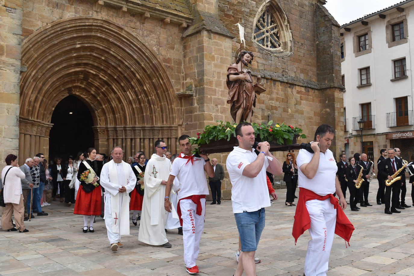 Aguilar de Campoo se vuelca con la celebración de San Juan