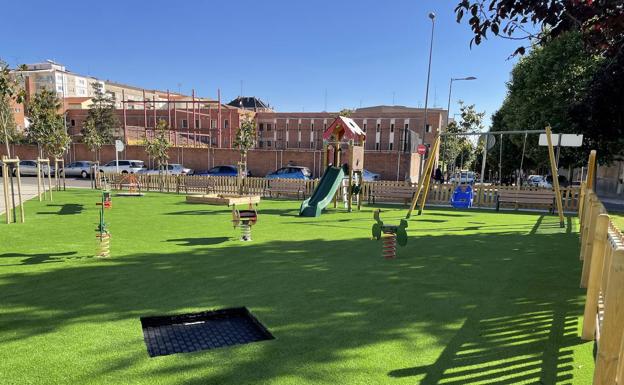 El Ayuntamiento de Salamanca mejora la zona de juegos infantiles de Nueva de San Bernardo